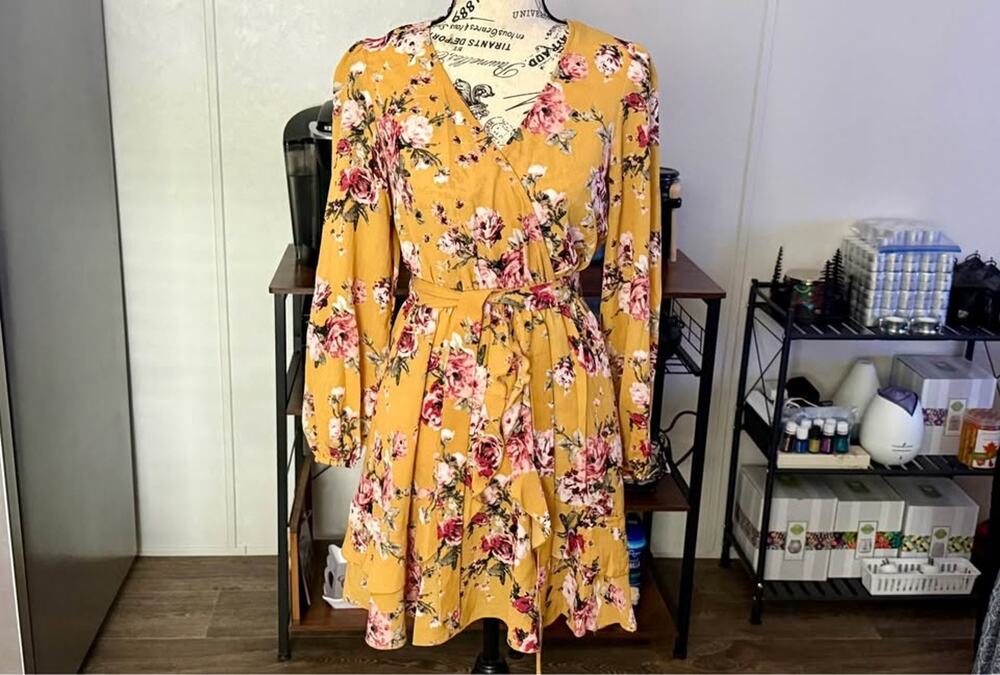 Women’s Inspired Hearts Yellow Dress Size Small